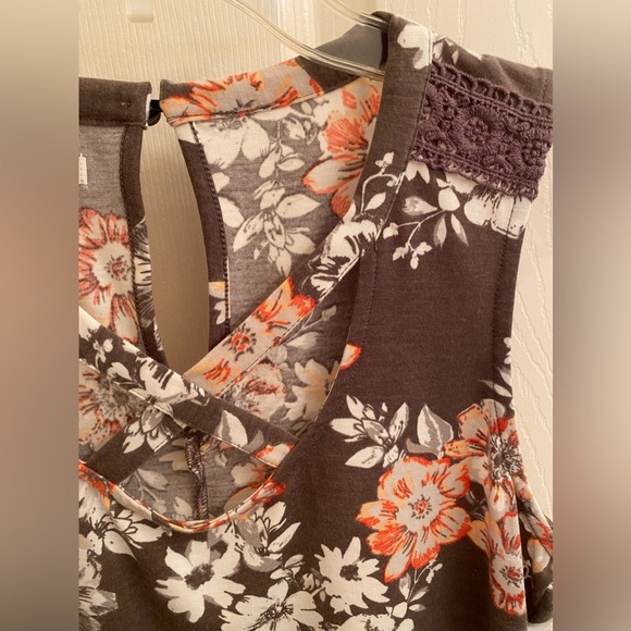 Sleeveless tunic - Picture 3 of 5